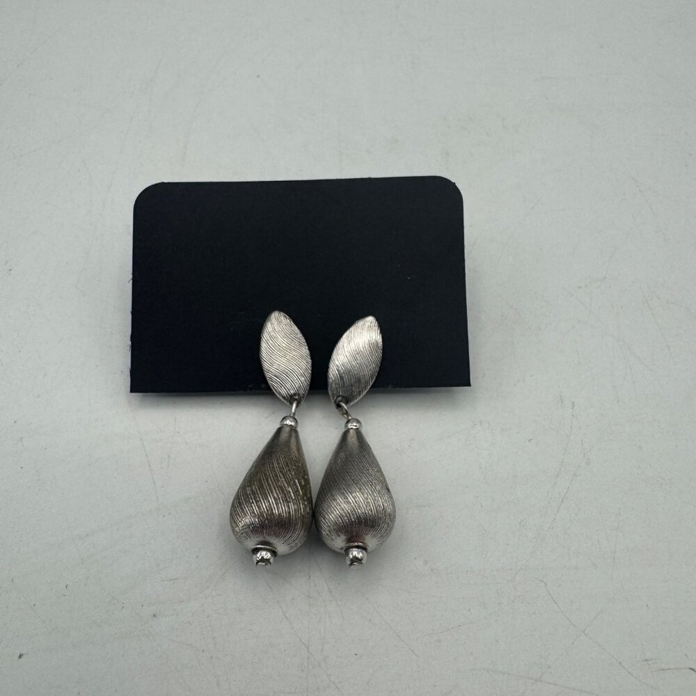 Silver Clip On Dangle Earrings Textured Metal Leaf Drop Lightweight Vintage